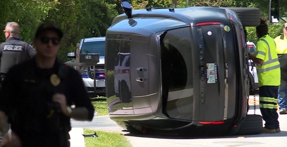 Tiger Woods se envolve em acidente de carro na Flórida — Foto: WPTV via NBC