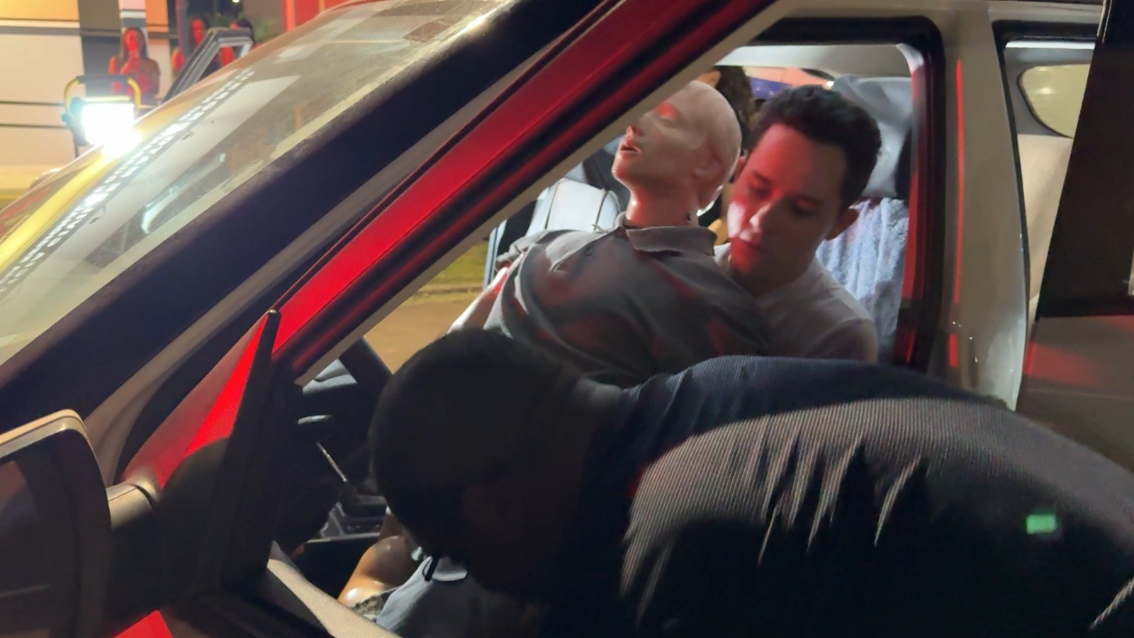 O médico e namorado da vítima, Bruno Felisberto do Nascimento Tomiello, de 29 anos, participou da simulação do crime, realizada pela Politec. — Foto: Reprodução