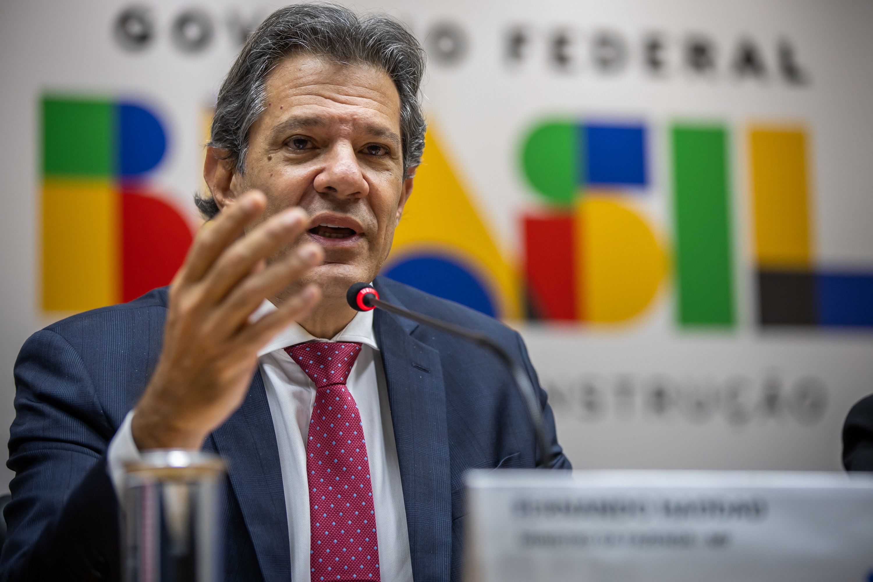A batalha em torno do IOF - O Assunto #1476