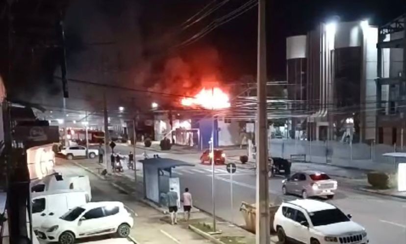 Empresa de internet em Santana tem parte da estrutura atingida por incêndio 
