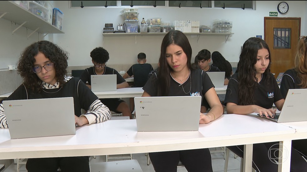 Conselho Nacional de Educação consulta professores e sociedade civil sobre regras para uso da IA na sala de aula — Foto: Jornal Nacional/ Reprodução