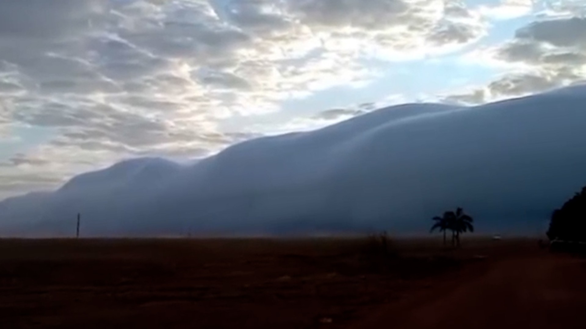 Nuvem em formato de 'paredão' assusta moradores em Buriticupu, no Maranhão; VÍDEO