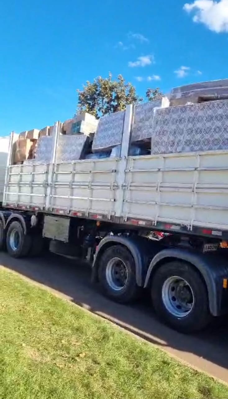 Mais de 10 caminhões cheios de donativos já saíram de MS para ajudar vítimas de enchentes no RS