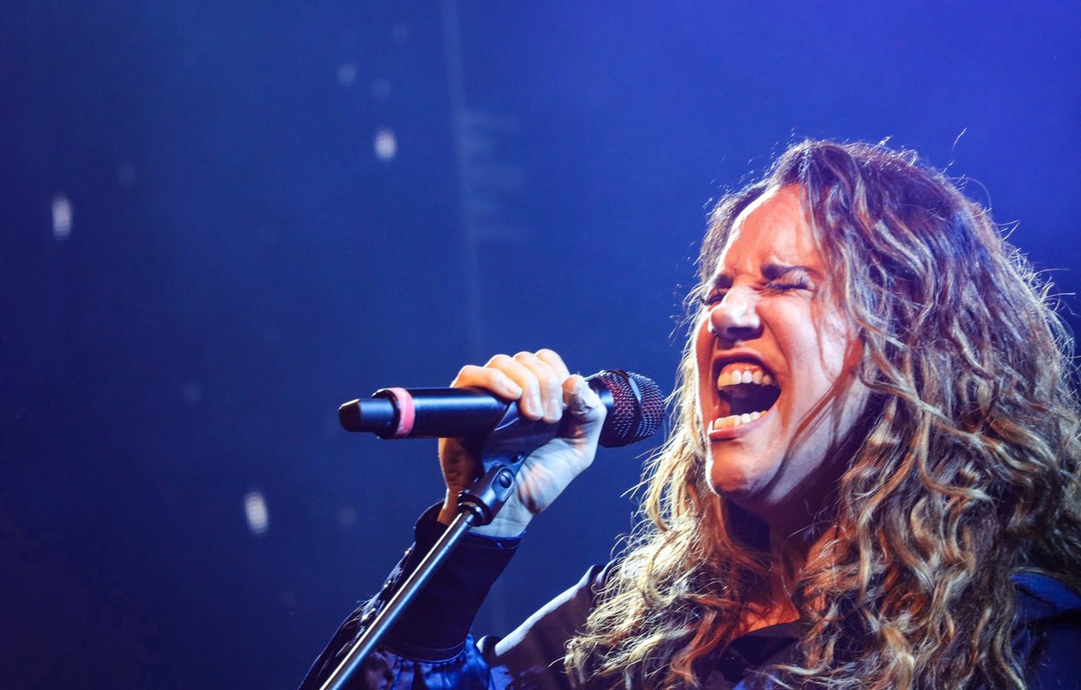 Ana Carolina Alterna Dissonâncias E Afinidades Com Cássia Eller Em Show