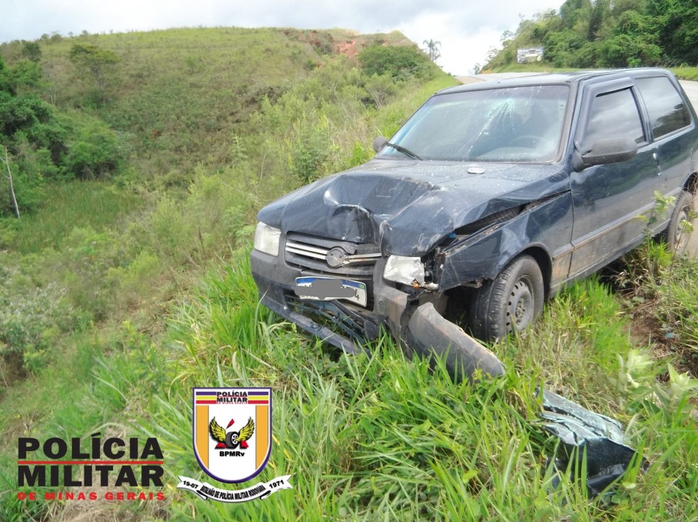 Dentista morre após carro rodar na pista e atingir outro veículo na BR-265, em Boa Esperança — Foto: Polícia Militar Rodoviária
