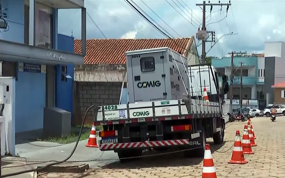 Alpinópolis decreta situação de emergência após tempestade derrubar torres de energia e causar apagões