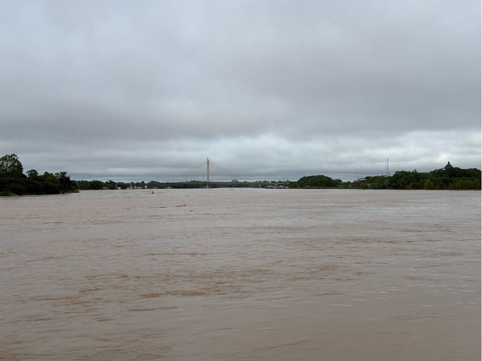 Rio Juruá ultrapassa 14 metros e aumenta no número de desabrigados em Cruzeiro do Sul