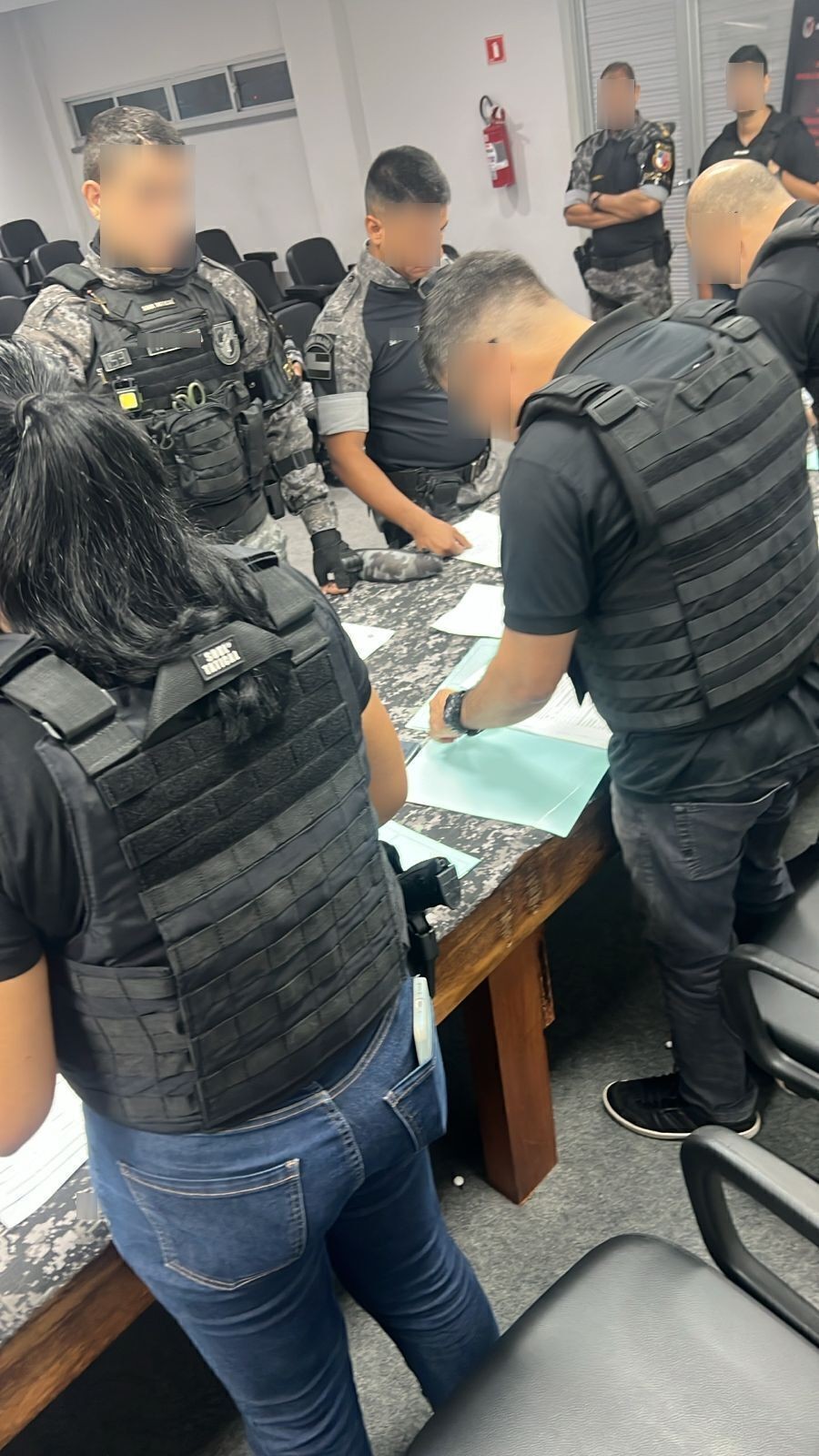 Onze policiais militares são presos durante operação do MP que investiga morte de jovem na Zona Oeste de Manaus