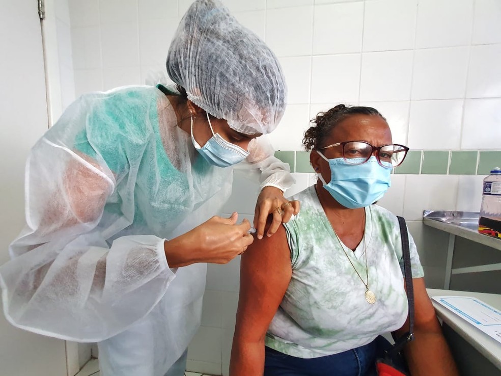 População em geral e acima dos 40 anos podem tomar vacina bivalente a partir de segunda (15) — Foto: Divulgação/Secretaria Municipal de Saúde