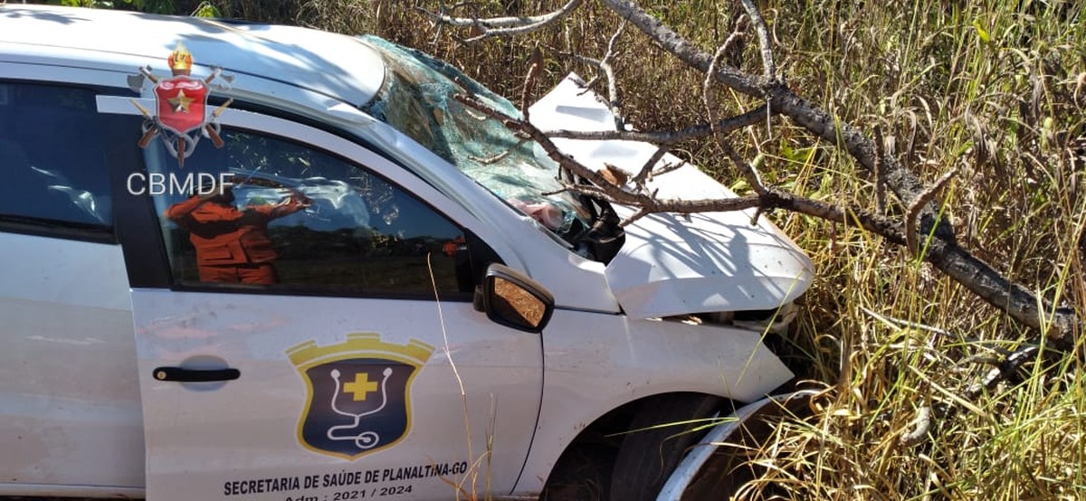 Motorista com sinais de embriaguez fica preso às ferragens após colisão  frontal 