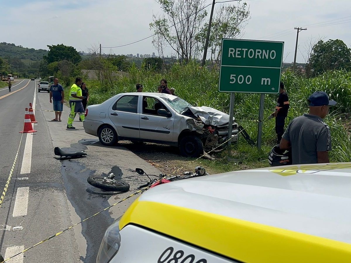Acidente entre moto e carro deixa adolescente gravemente ferido em rodovia de Piracicaba