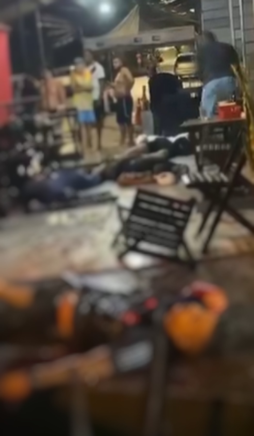 Homens são mortos em bar em Nova Iguaçu — Foto: Reprodução