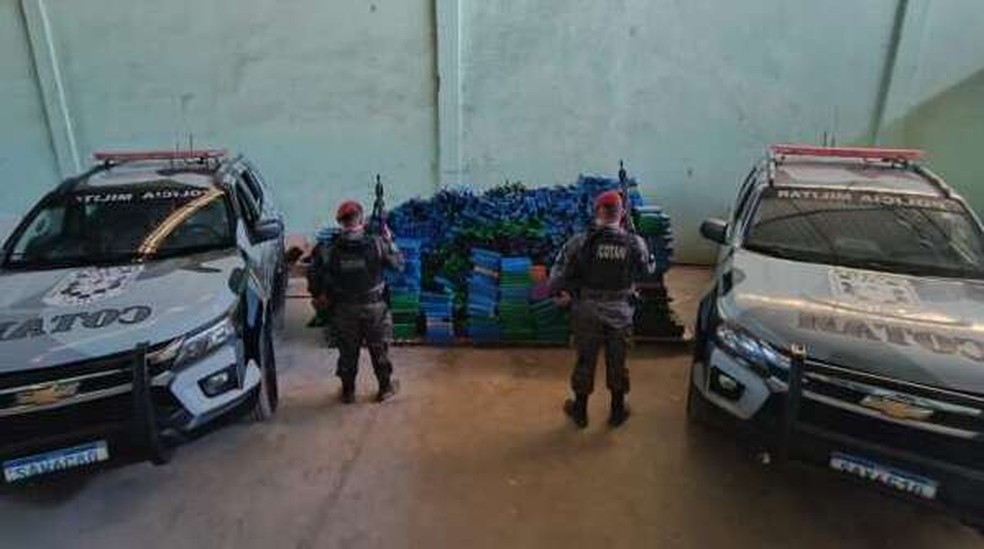 Na ocasião, três homens foram presos em flagrante. — Foto: Divulgação/PMCE