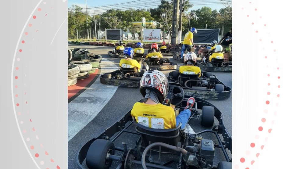 Projeto social leva estudantes para kartódromo para ensinar sobre educação no trânsito. — Foto: Fãs de kart/Divulgação
