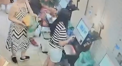 Mulher é presa em supermercado ao tentar pagar produtos caros com código de barras de R$ 1,99 