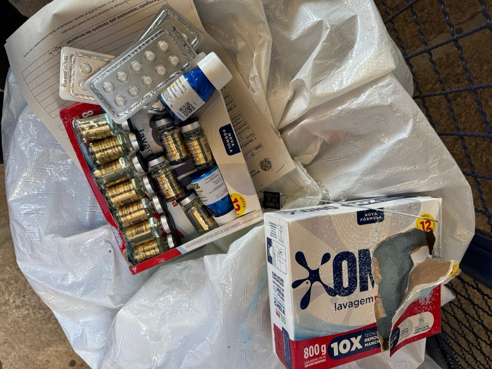 Receita Federal encontra remédios emagrecedores e anabolizantes escondidos em caixas de sabão em pó no Paraná