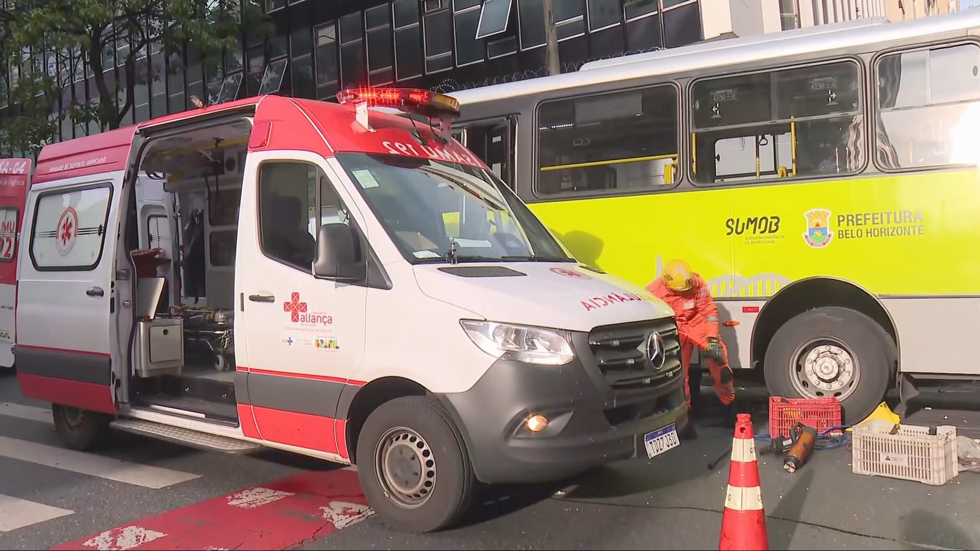 Motociclista morre após bater em ônibus do transporte público no Centro de BH