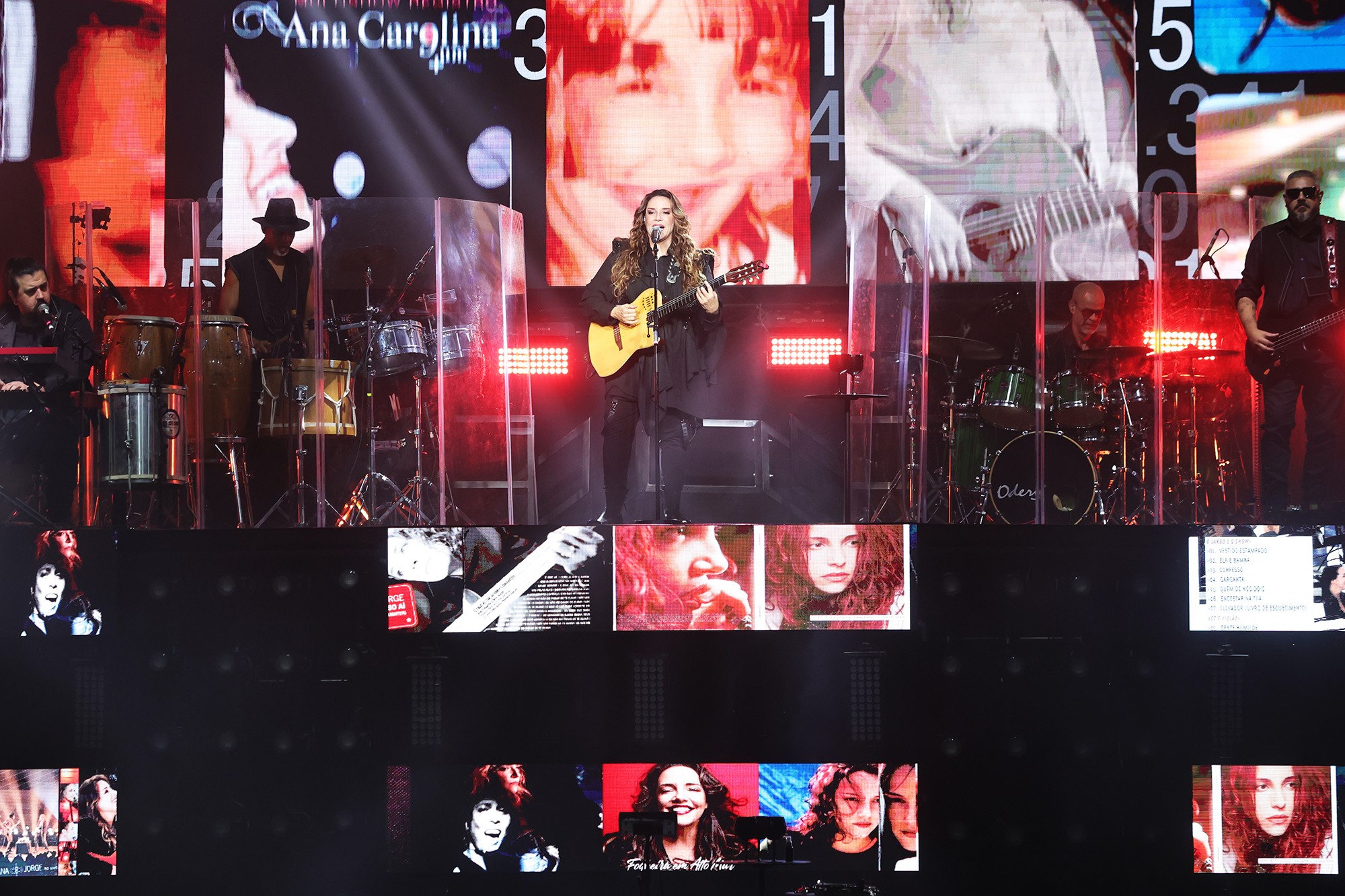 Ana Carolina transforma ‘25’ anos em memórias de show que reforça paixões e padrões da artista em estreia tensa