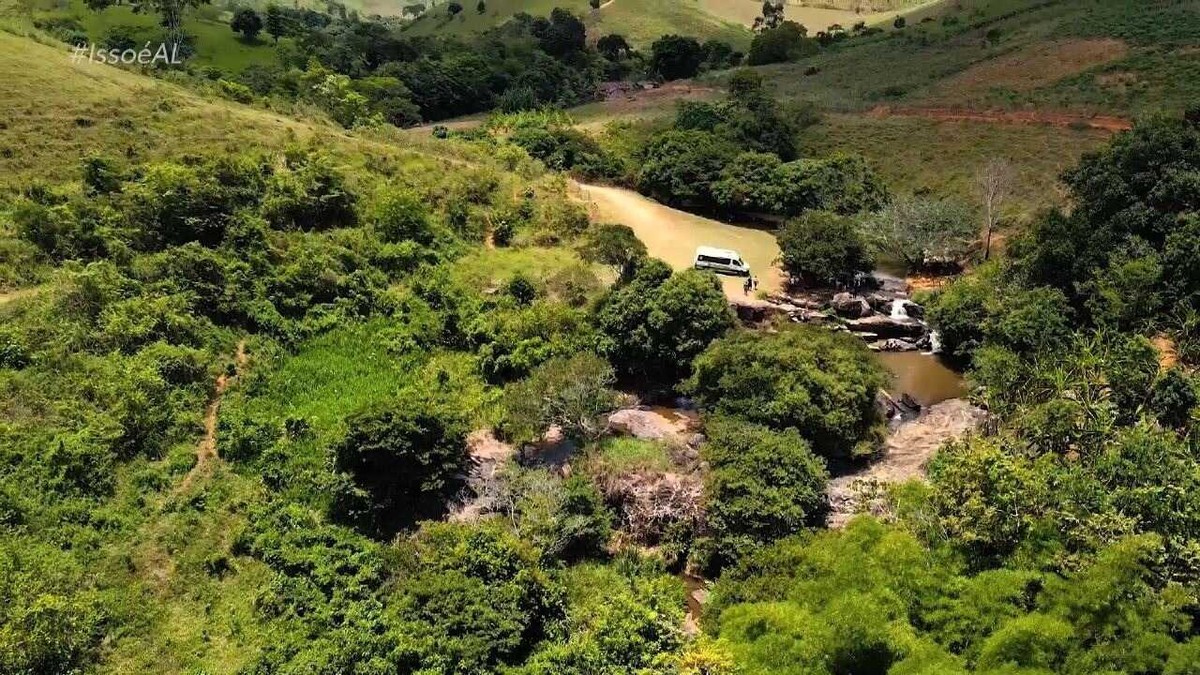 Cachoeira Santa Luzia Atrai Visitantes Que Se Aventuram Pela Mata Em 