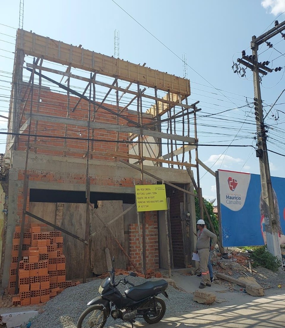 Obra realizada perto da rede elétrica