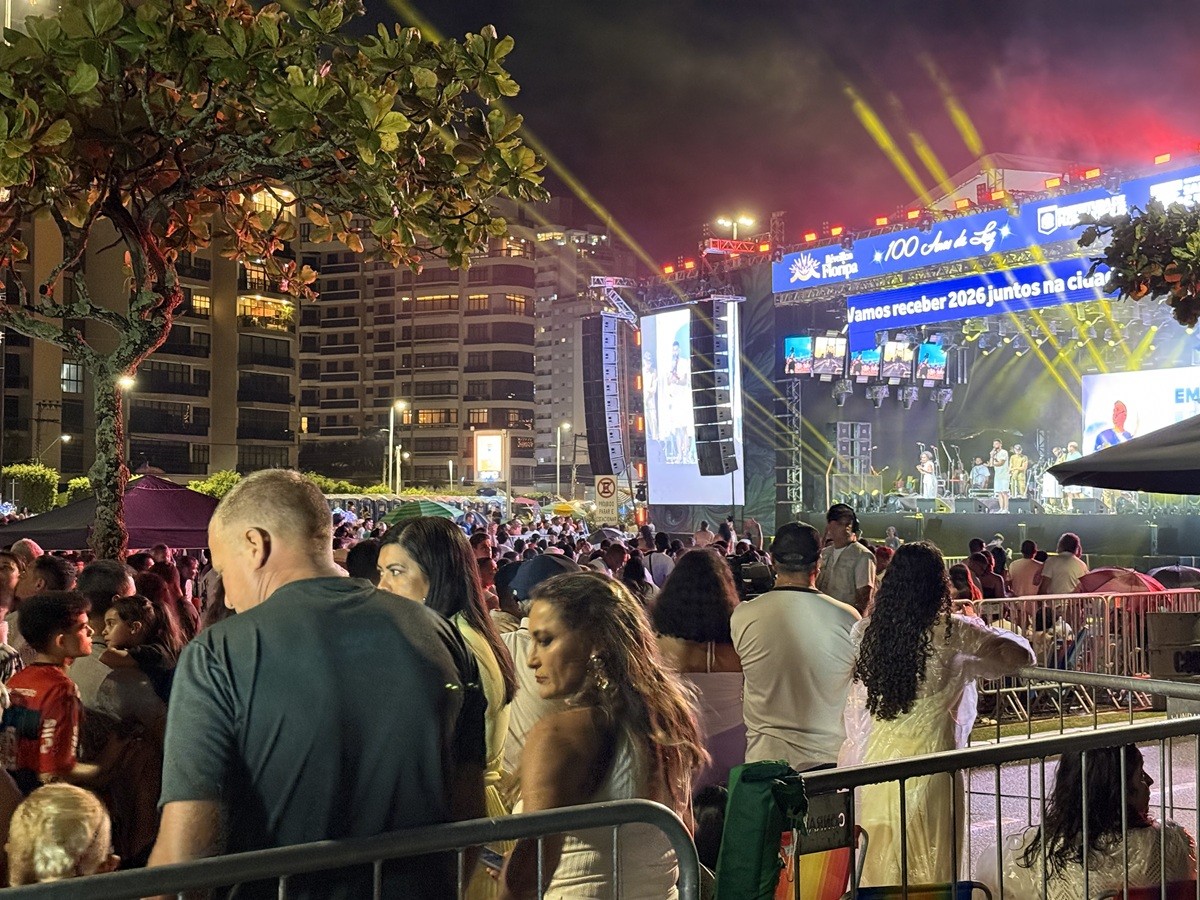 Florianópolis celebra chegada de 2026 com show de fogos à Beira-Mar