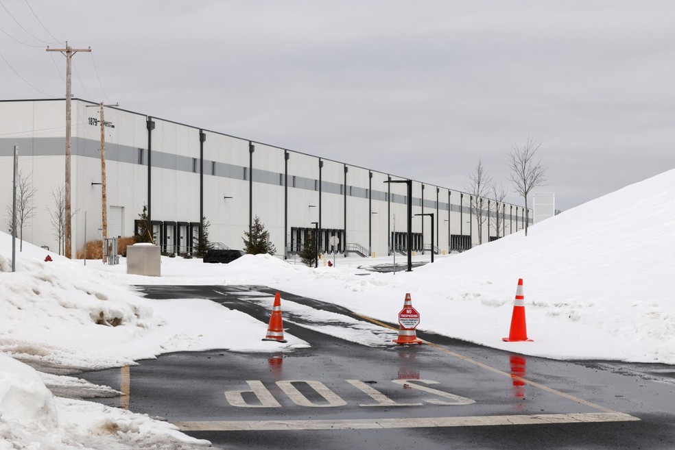 Foto mostra galpão que o ICE planeja transformar em um centro de detenção para imigrantes em Roxbury, Nova Jersey, em 16 de fevereiro de 2026. — Foto: CHARLY TRIBALLEAU / AFP