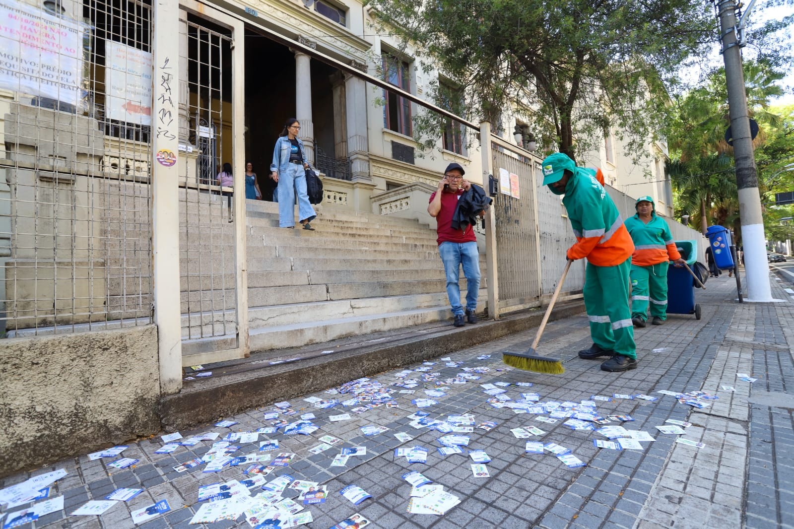 Eleições 2024: prefeitura recolhe 12 toneladas de panfletos e santinhos após 1º turno em Campinas