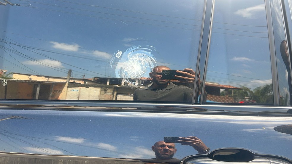 Tiros atingiram carro de deputado em Antares, Santa Cruz — Foto: Reprodução/Arquivo Pessoal