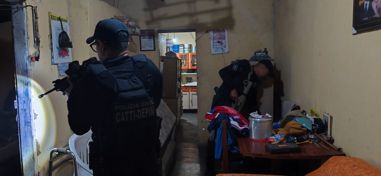 Operação mira grupo suspeito de tráfico de drogas, homicídios e roubos no sul da Bahia