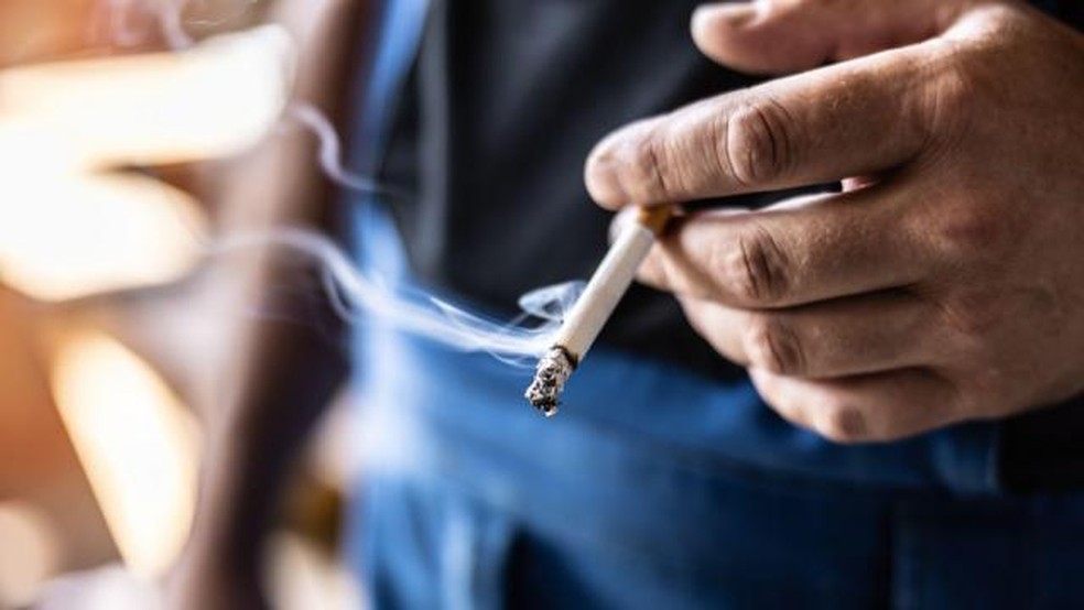 Imposto sobre cigarros foi elevado pelo governo no último trimestre do ano passado — Foto: GETTY IMAGES via BBC