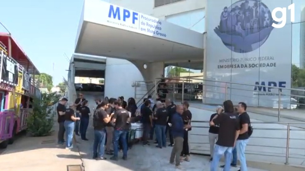 Servidores do MPT e MPF protestam em Cuiabá por salários melhores — Foto: TVCA/reprodução