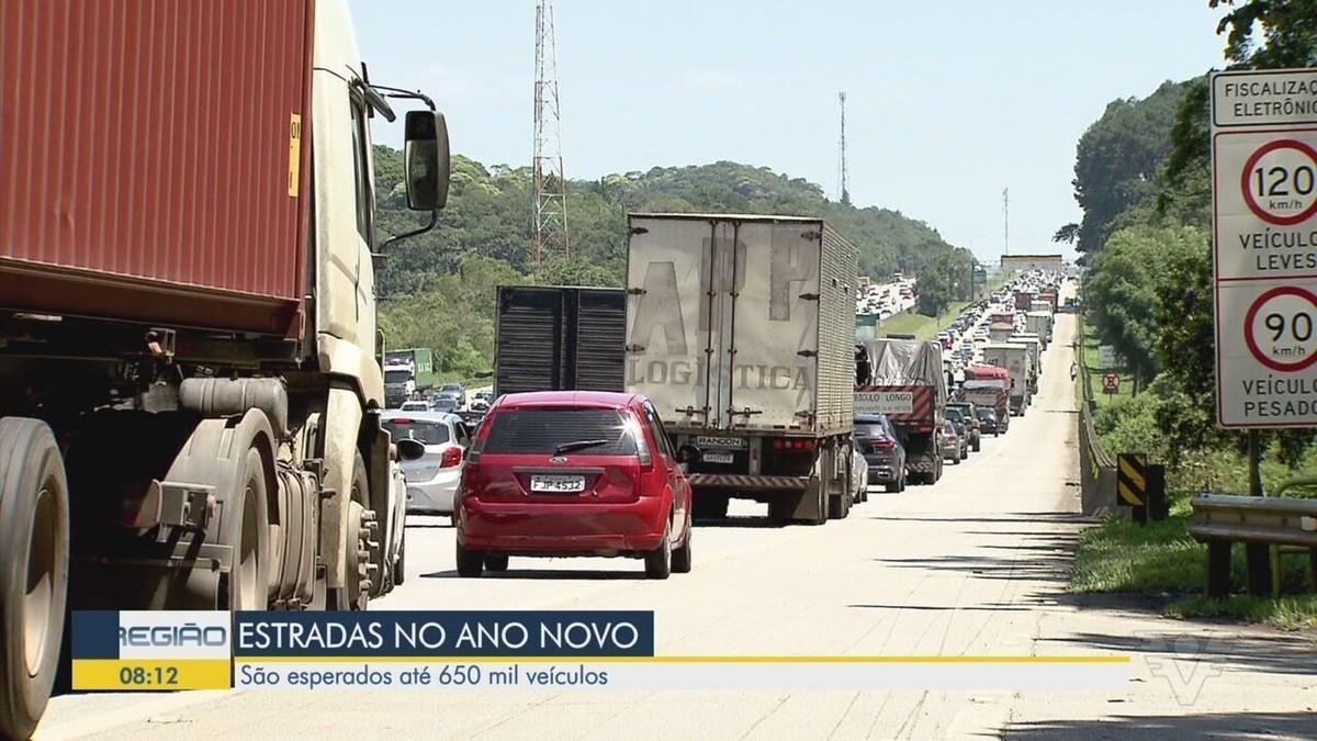 Com produtos químicos na pista, trecho da BR 251 fica fechada por oito  horas – Revista Tempo