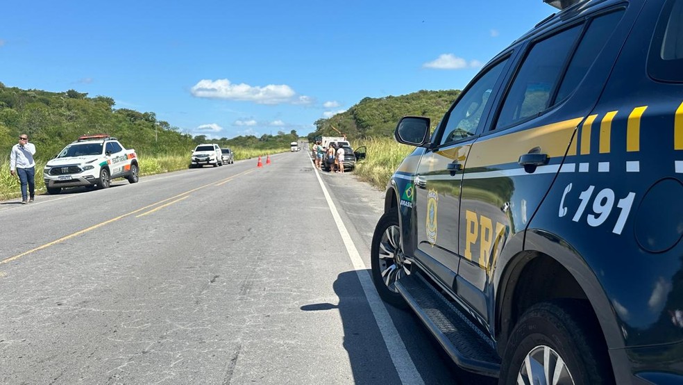 Vítimas moravam em Canindé e estavam vindo trabalhar em Fortaleza quando foram vítimas de acidente. — Foto: Leábem Monteiro/ SVM