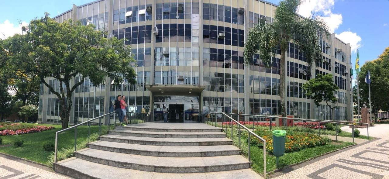 Justiça suspende aumento salarial para prefeita, vice-prefeito e secretários de Ponta Grossa