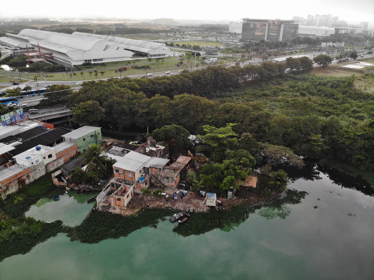 Moradores denunciam caça predatória de jacarés em lagoas da Zona Oeste; animais vão para comércio ilegal