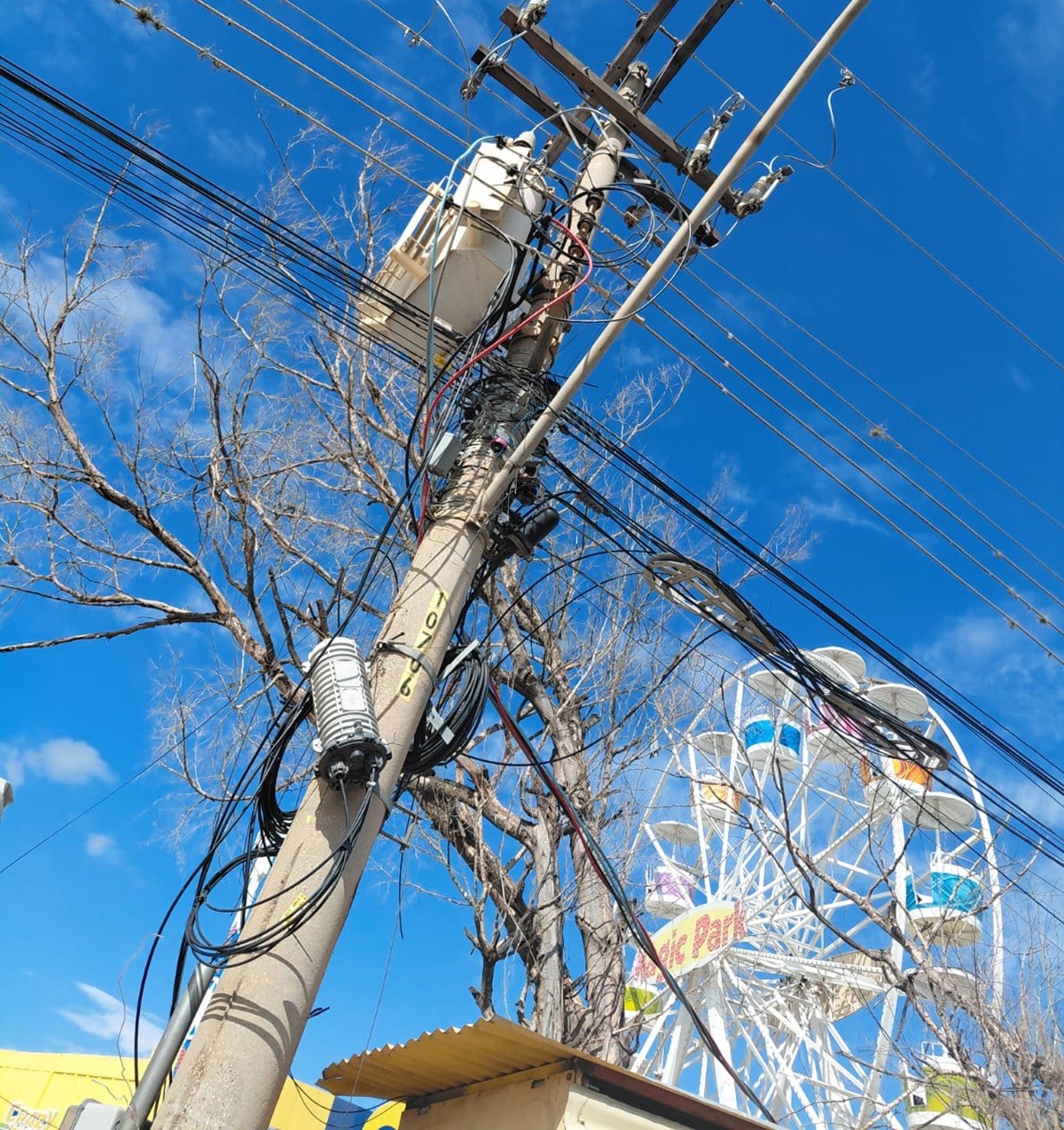 'Gato' de energia é encontrado em parque de diversões em Itaperuna