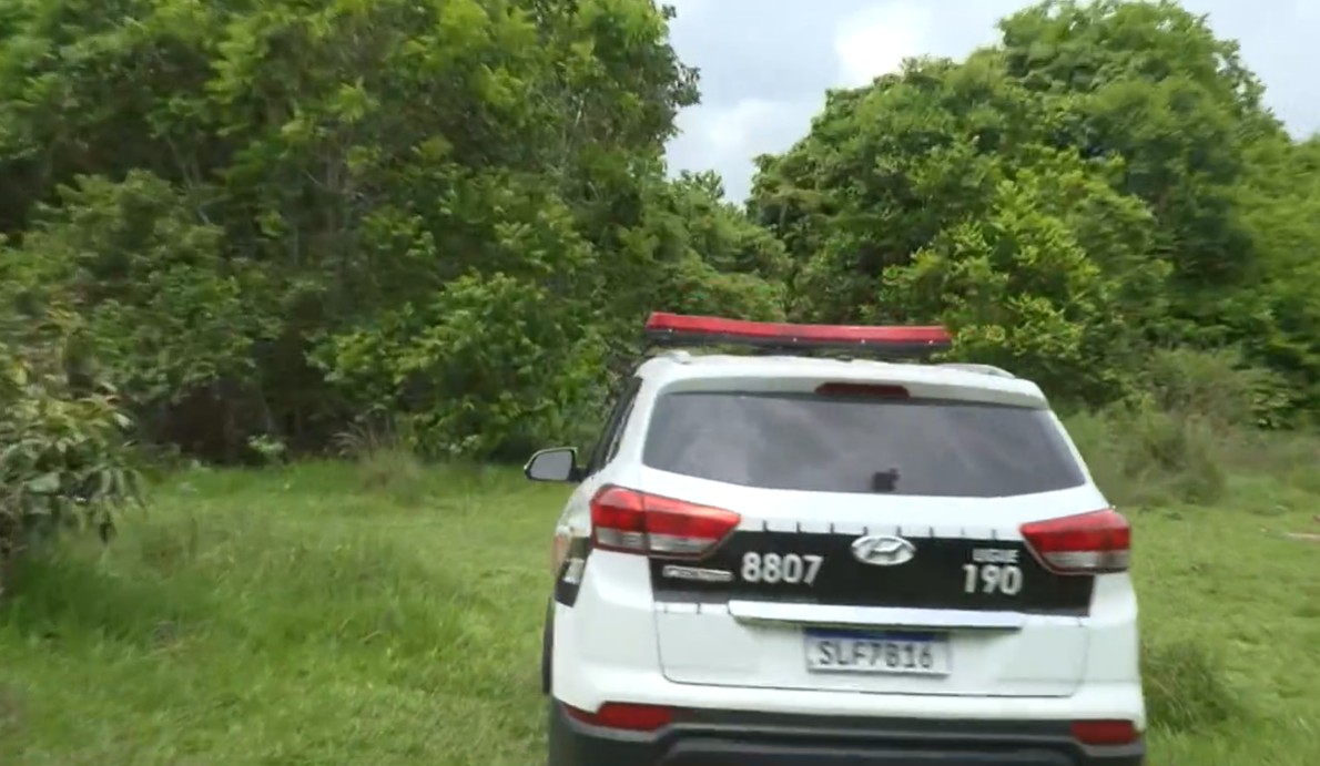 Entregador é sequestrado, tem carga roubada e é abandonado em área de mata, em João Pessoa