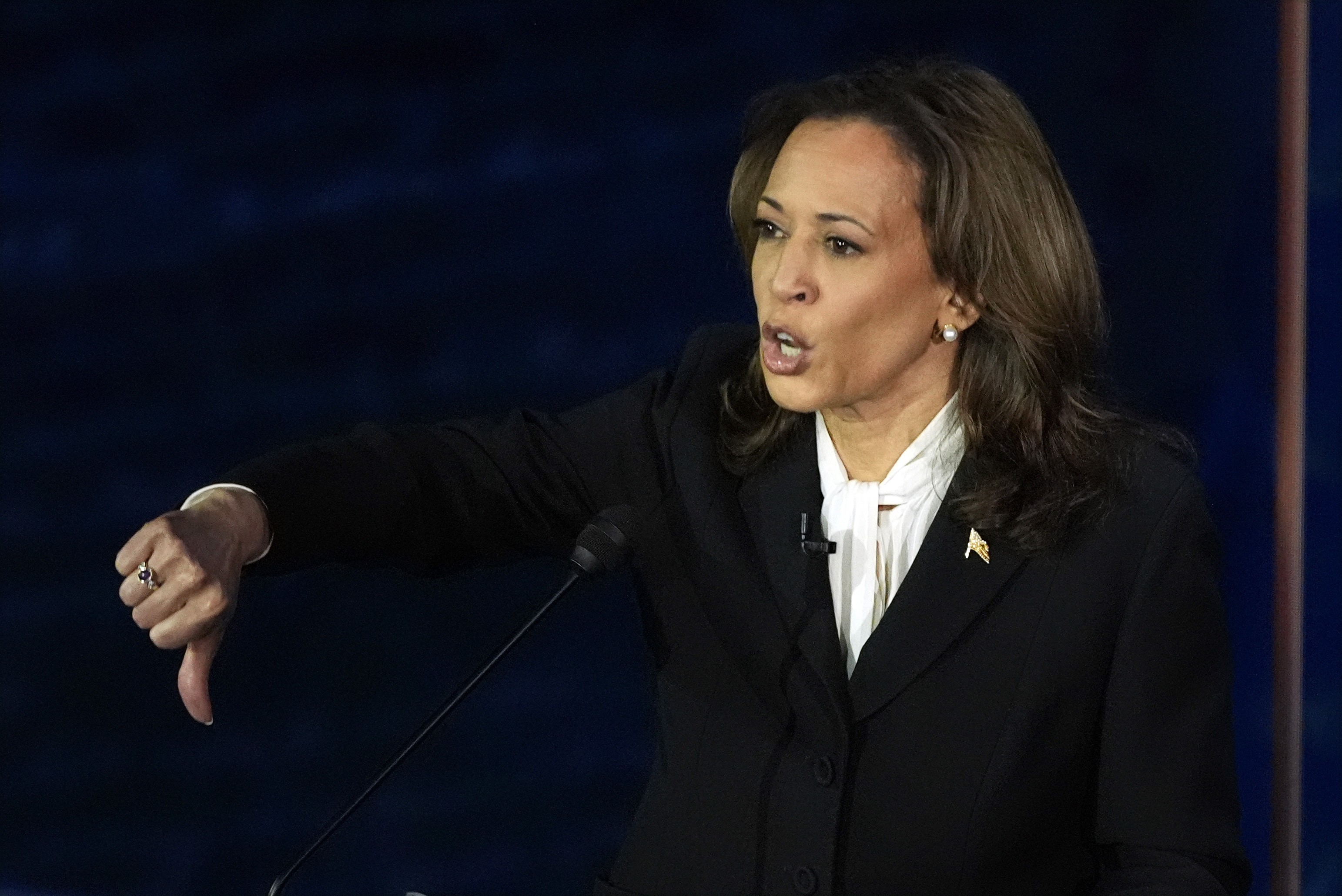 Kamala Harris condena violência política após possível tentativa de assassinato contra Trump