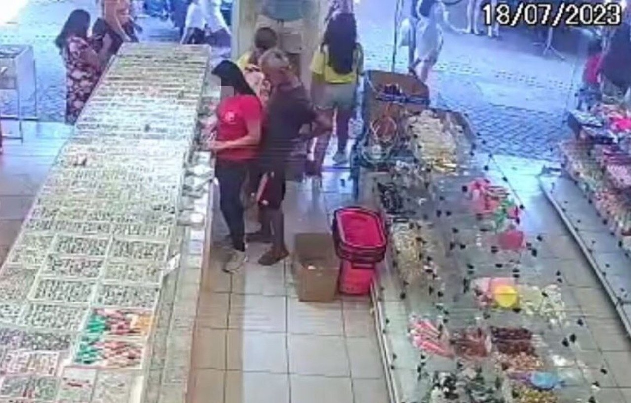 Vendedora é importunada sexualmente por homem em loja em Fortaleza