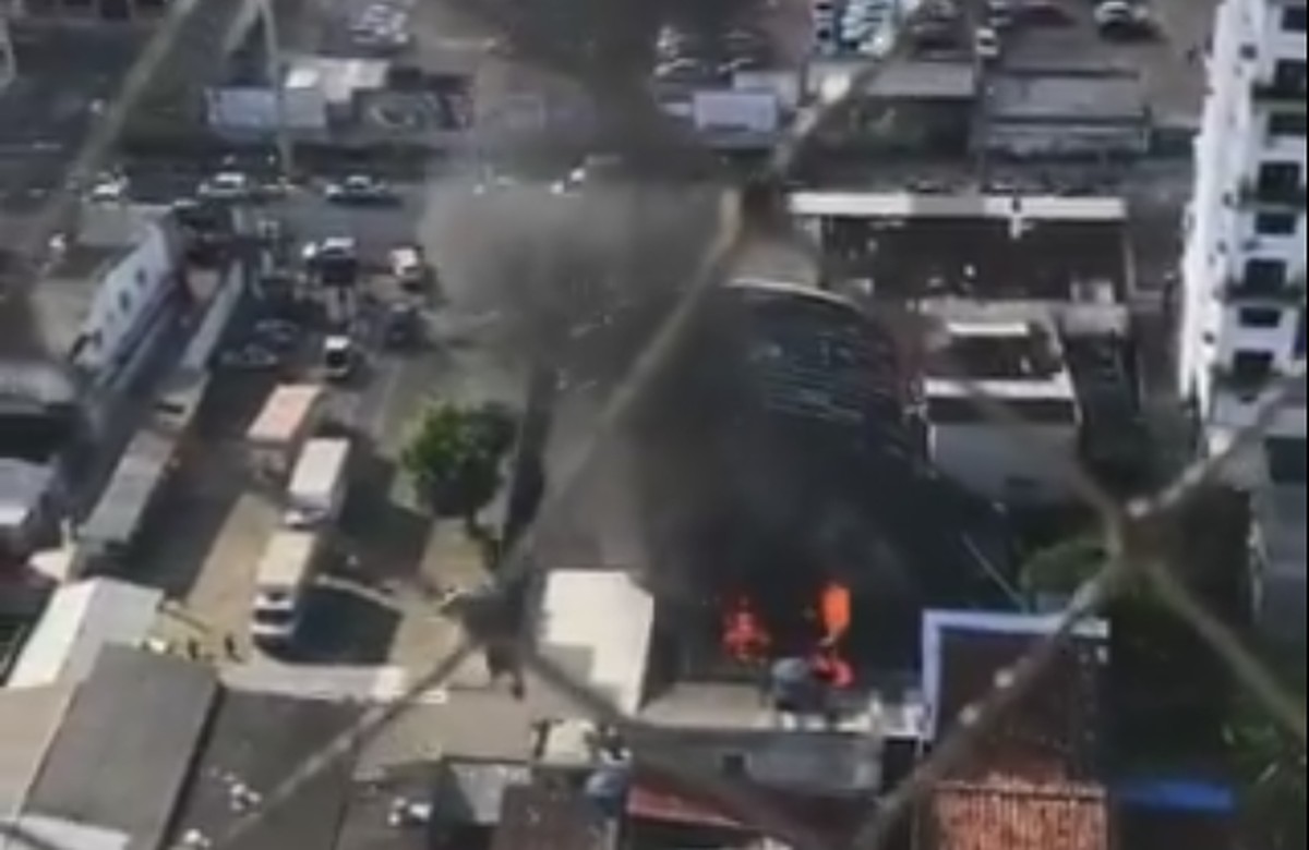 Incêndio atinge conjunto de kitnets no bairro da Cremação, em Belém ...