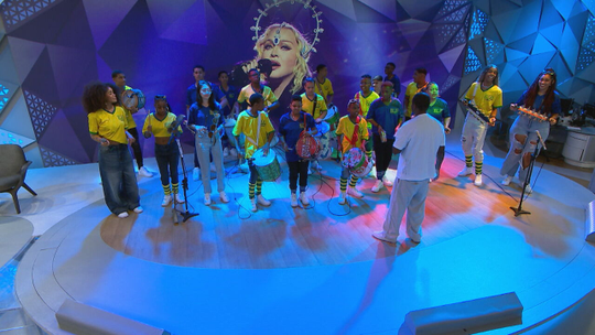 Pretinho da Serrinha e os jovens ritmistas que tocaram com Madonna falam sobre participação no show em Copacabana  - Programa: Fantástico 