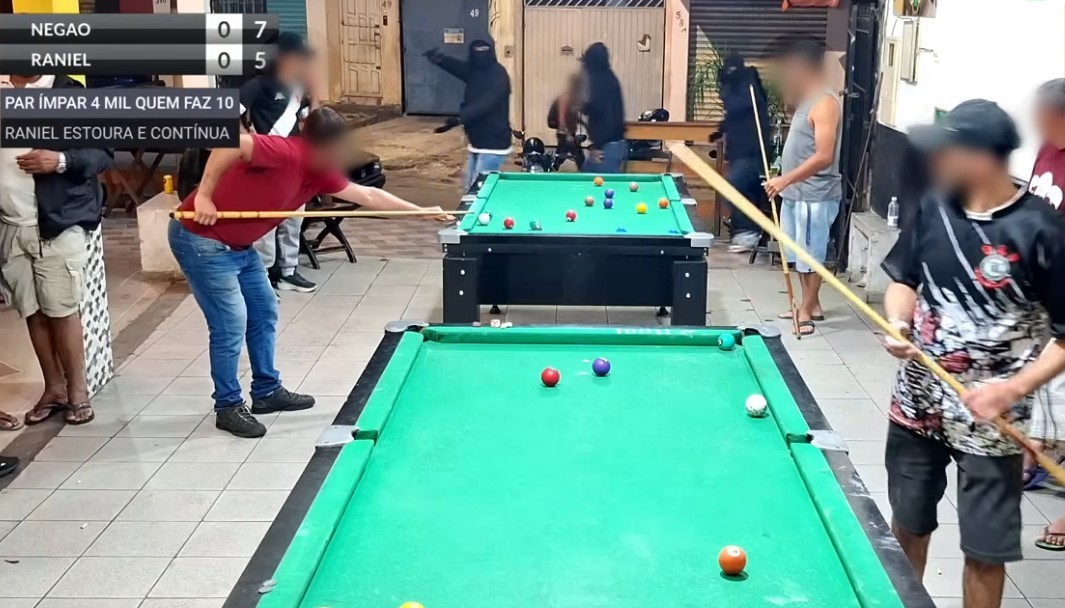 VÍDEO: assalto interrompe partida de desafio de sinuca transmitida ao vivo em bar na Zona Sul de SP