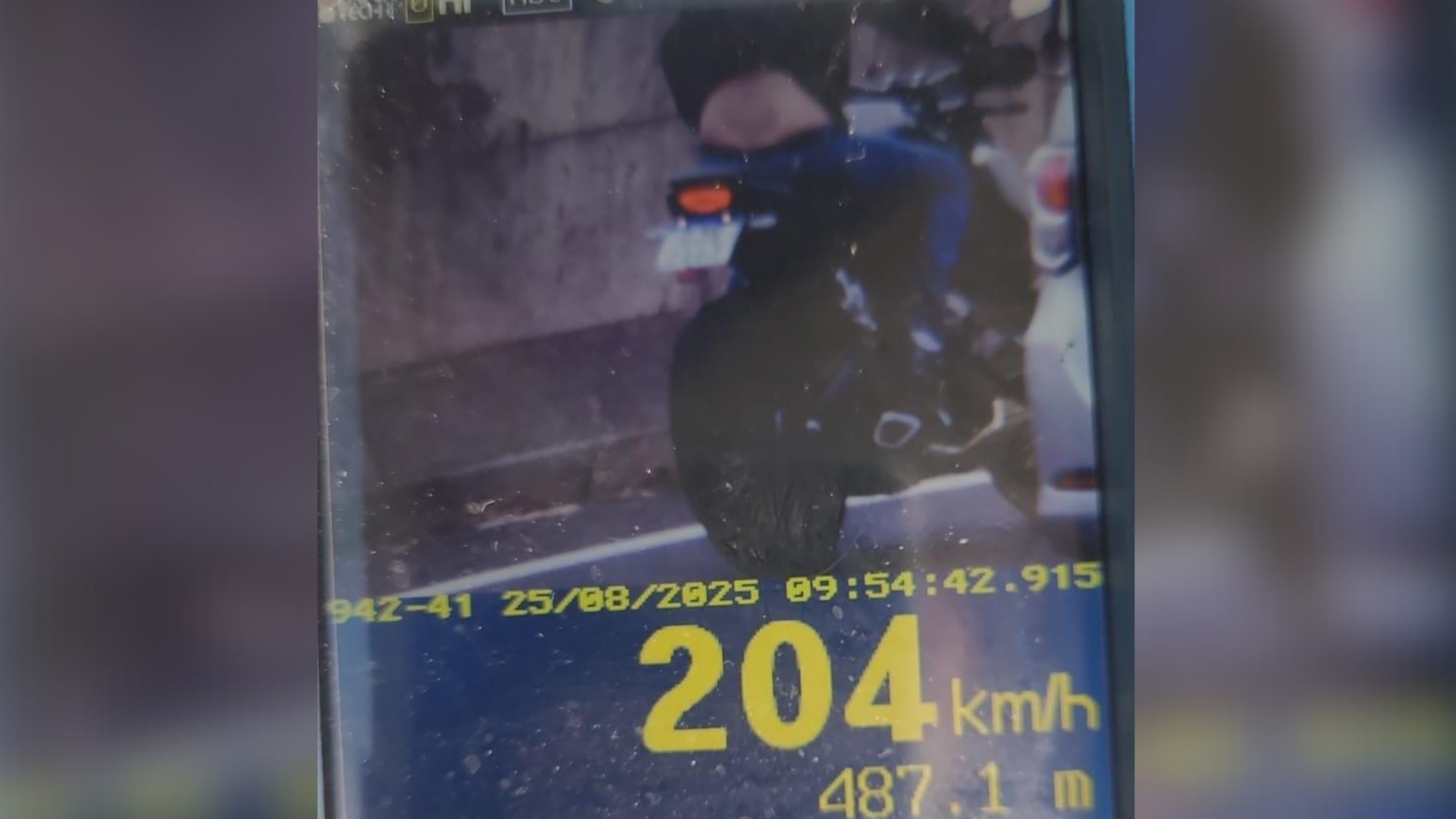 Motociclista é flagrado a mais de 200 km/h em rodovia com velocidade limite de 90 km/h em Birigui