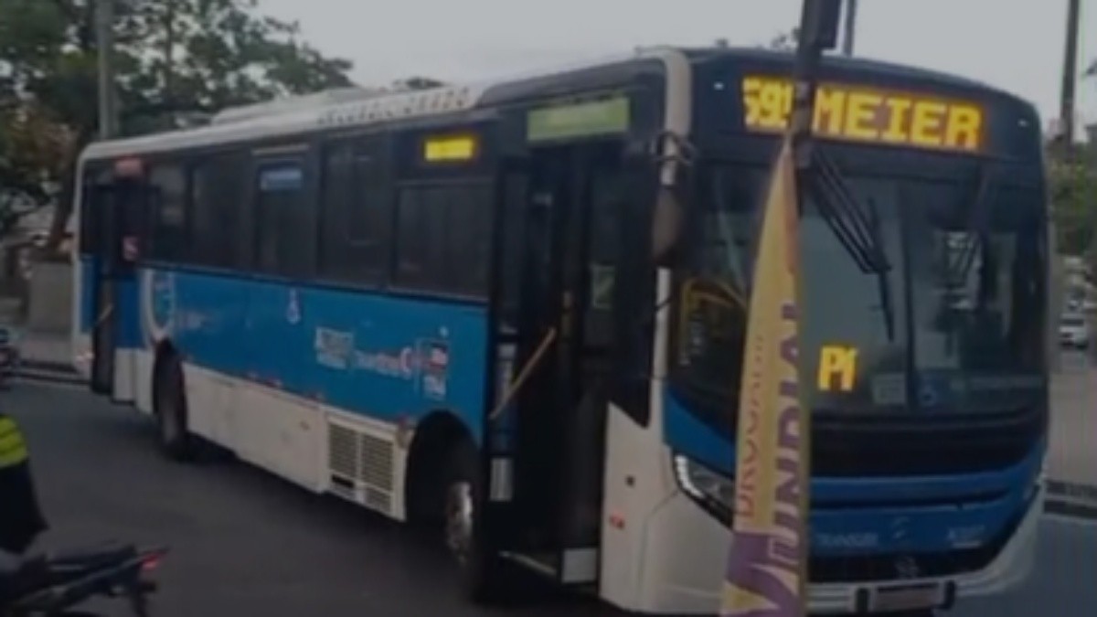 Cidade de Deus tem tiroteio em frente à UPA e seis ônibus são usados como barricadas