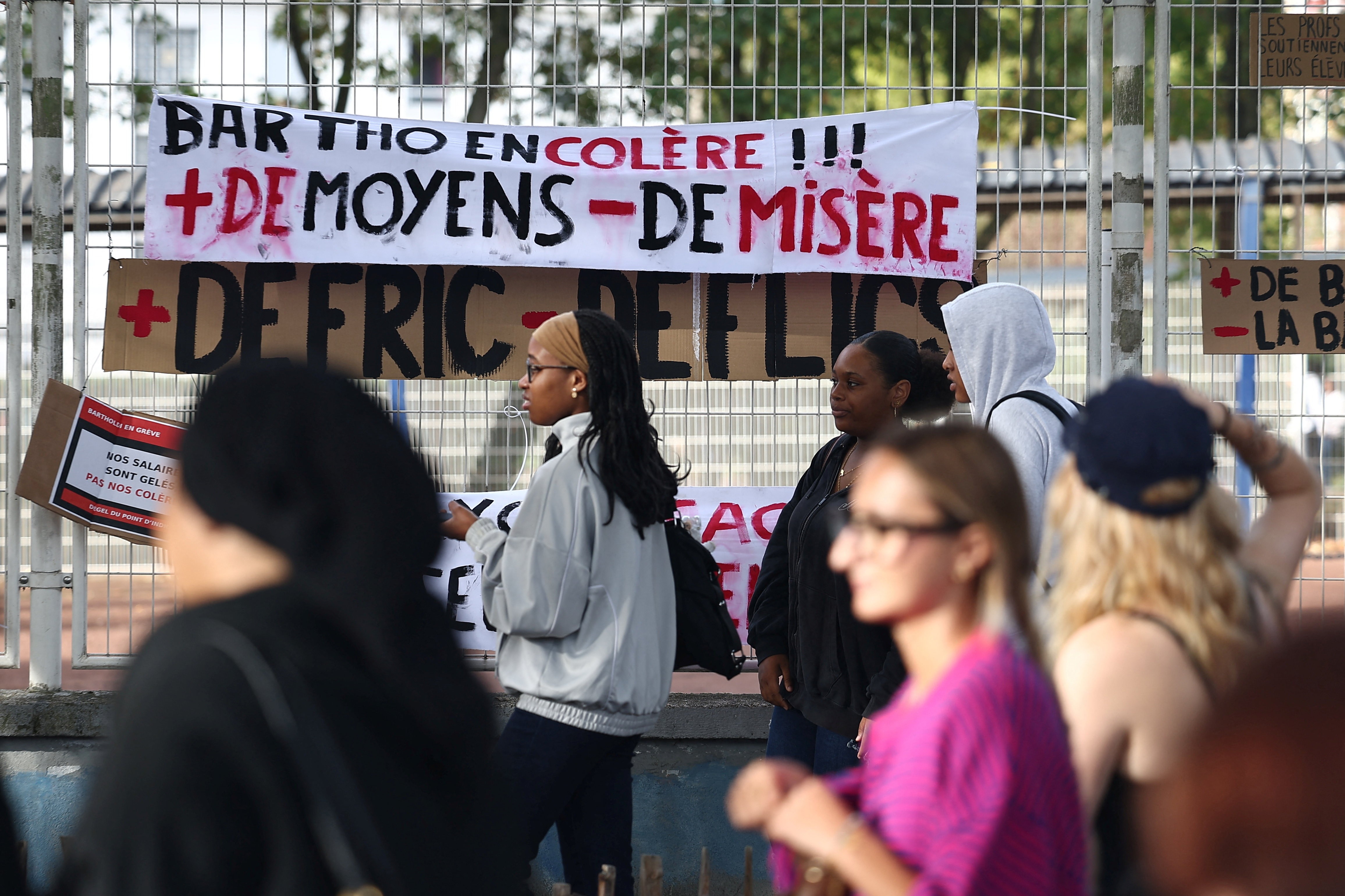 Protestos por professores e recursos na França: o cenário no país | G1