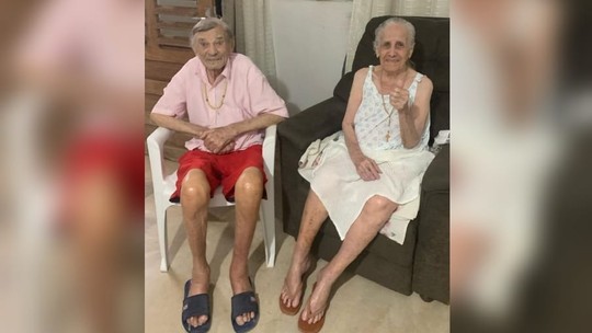 Foto: (Manoel Angelim e Maria Almeida de Souza, de 104 e 100 anos, respectivamente, esto casados h 83 anos. / Acervo pessoal)