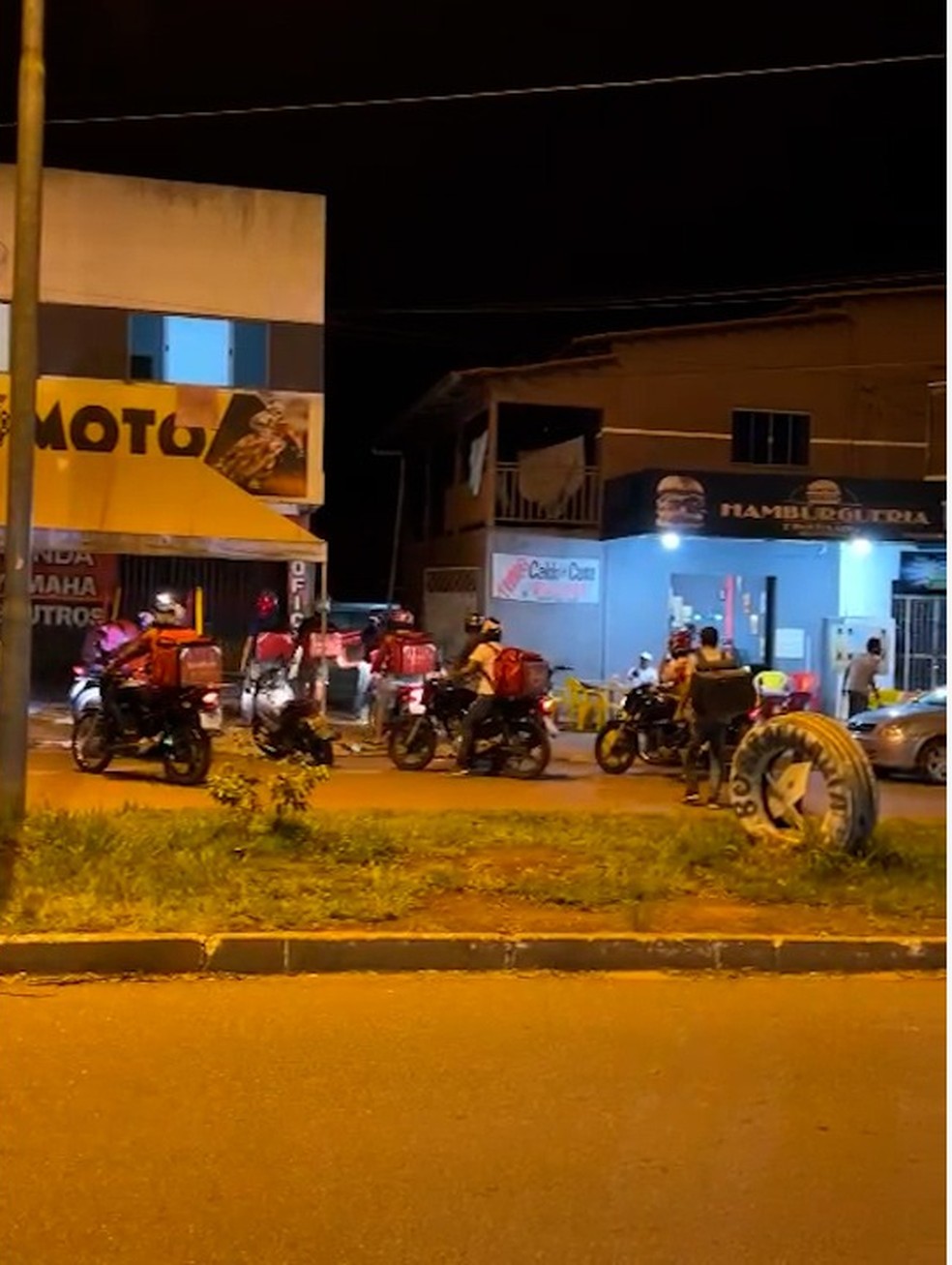 VÍDEO: Entregadores arrombam portão da casa de cliente que se negou a pagar  pizza | G1