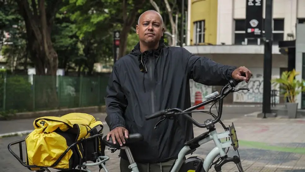Acidente fez Silvio Pinheiro abandonar temporariamente as entregas — Foto: Vitor Serrano/BBC
