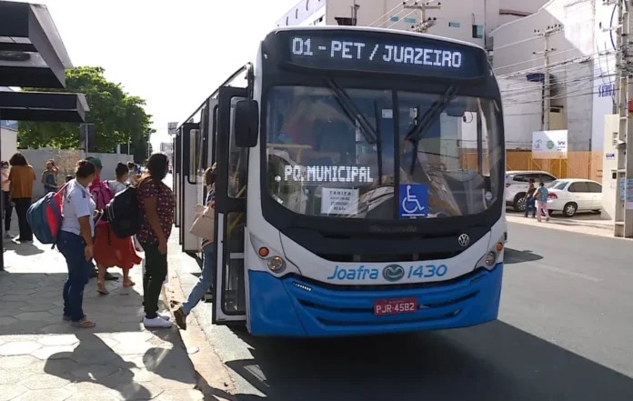 Passageiros cobram retorno de linha de ônibus entre Petrolina e Juazeiro