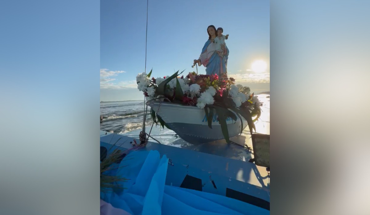 Com barcos e motos aquáticas, tradicional procissão fluvial movimenta cidade do interior de SP neste domingo